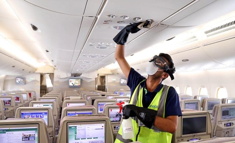 Emirates past boekingsbeleid aan vanwege corona