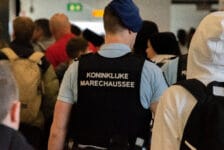 Man op Schiphol opgepakt na bommelding
