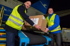 KLM doneert mondkapjes met hulp van Chinese airline partners