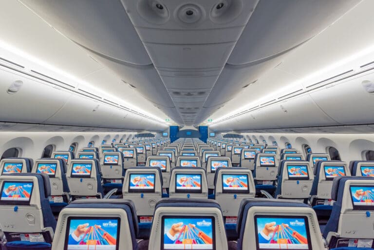 Hoe gaat KLM om met social distancing aan boord?