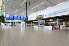 Schiphol bestelt mondkapjes voor gebruik op luchthavens