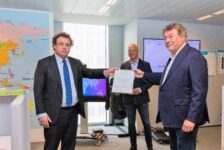 Reisbranche kleurt centrum Den Haag oranje