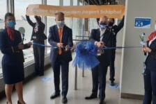 Lowcoster Blue Air viert inaugurele vlucht Boekarest Amsterdam