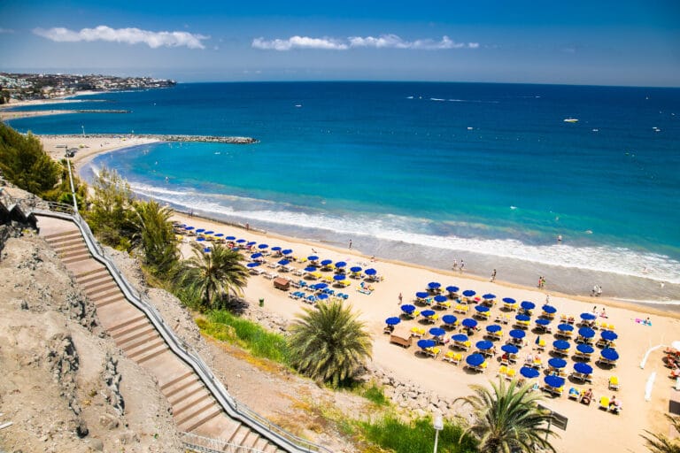 Despite the risk of extreme weather; Flying holidays to the sun remain popular