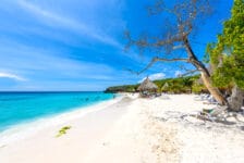 Curaçao versoepelt avondklok; restaurants langer open