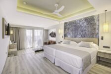 Riu heropent vier hotels op Canarische Eilanden