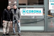 Frangken Tuhumena (333travel) start franchisemodel met Coronasneltestpoint.nl
