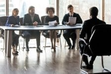 UWV ontmoedigt zoeken naar baan in horeca en reisbranche