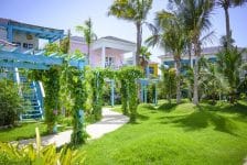 Boetiekresort op Aruba bekeken vanuit vogelperspectief (video)