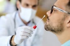 Frank Oostdam (ANVR) pleit voor gratis PCR-test voor vakantiegangers