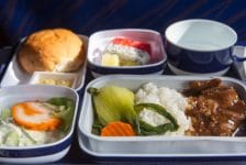 KLM blijft gewoon stukje vlees serveren