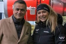 Schaatsster Jutta Leerdam opent ijsbaan Corendon