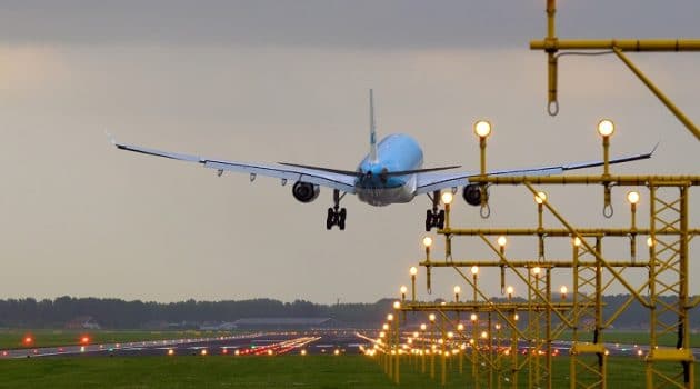 Schiphol annuleert vluchten vanwege onstuimige weer