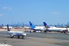 Toestel United Airlines keert om nadat passagiers business class insluipen