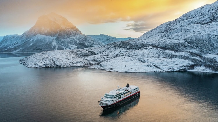 hurtigruten cruise ijmuiden