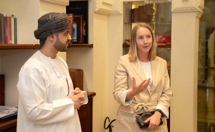 Ambassadeur Stella Kloth: ‘Geniet van de gastvrijheid van de Omani’s’