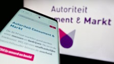 ACM volgt uitspraak rechter en trekt dwangsom tegen drie reisaanbieders in