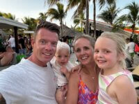 Antoin Klein Hofmeijer met zijn gezin op Curacao