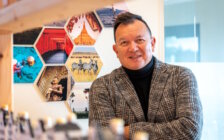 Jubileum voor Frangken Tuhumena: ‘Ik zie 333travel als mijn tweede familie’