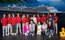 Schaatsteam IKO-X2O presenteert zich aan boord van Holland America Line