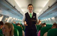 Transavia: volgende stap in merkreis, met purser Thijs in de hoofdrol