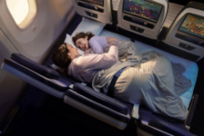United Airlines introduceert Relax Row: een ‘bedje’ in economy