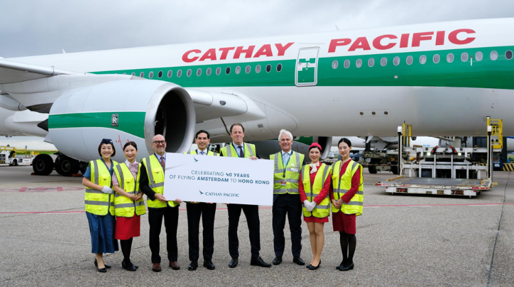Cathay Pacific viert 40 jaar Amsterdam-Hongkong met retro-A350